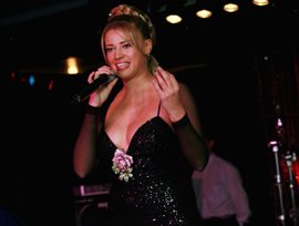 Esra Sönmezer... KRALİÇELİK TACINI HACZETMİŞLER!