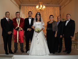 PROFESÖRLER EVLENDİRDİ...