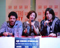 Cemal Hünal?Akasya Asilturkmen?Onur Şenay... AŞK KOKUSU OYUNCULARI HAYRANLARIYLA BULUŞTU!