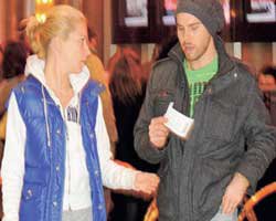 Burcu Esmersoy... PARTNERİ İLE KORKU FİLMİNDE!