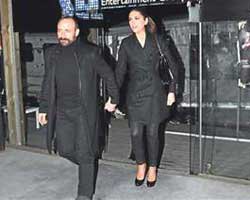 Halit Ergenç-Bergüzar Korel... AKŞAM YEMEĞİ İÇİN 50 BİN DOLAR ALDILAR MI?