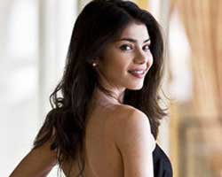 Lavinia Longhi... SEVİŞME SAHNELERİNDE YÖNETMENLE PAZARLIK YAPTIK!