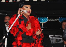 Bülent Ersoy... "BEN PAHALI KADINIM! AJDA VE SEZEN GİBİ BEDAVA ŞARKI OKUMAM"...