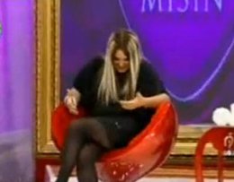 Seren Serengil... CANLI YAYINDA ÜZERİNE KUŞ PİSLEDİ !