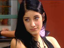 Hazal Kaya... "MUHTEŞEM YÜZYIL"A MİSAFİR OYUNCU!