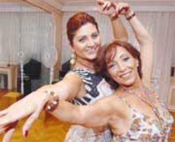 Sibel Can-Nesrin Topkapı Yılbaşı şovları çok konuşulacak... HEM SEKSİ HEM EĞİTİCİ...