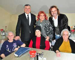 Yeliz-Soner Arıca... KADINLAR GÜNÜNÜ ERKEN KUTLADILAR!