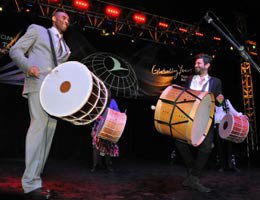 Kobe Bryant..KENAN DOĞULU İLE DAVUL ÇALDI!...