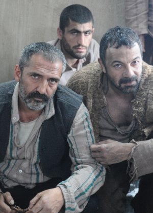 "72. Koğuş"...  GİŞESİ YERLERDE SÜRÜNÜYOR !..