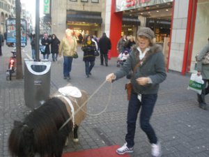 Zeynep Yılmaz? TAZE ŞARKICI ALMANYA'YI SARSTI?