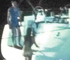 "Bir Avuç Deniz"... DENİZDEN ÇIPLAK ÇIKAN BERRAK DEĞİL, DUBLORÜYMÜŞ!