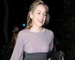 Sharon Stone... 53. YAŞINA SÜTYENSİZ GİRDİ!