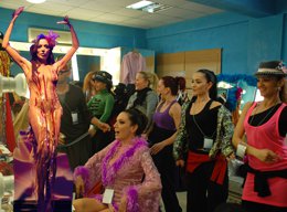 Sibel Tüzün son klibinde kendini aşmış !.. 40 KIŞIYLE ÇEKİLEN SEKSİ KLİP?