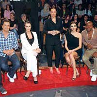 "Hülya Avşar Show"... NOUMA'YA AYAKKABI FIRLATARAK BAŞLADI!