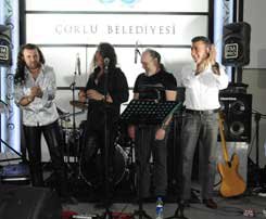 Kurtaran Ekspres... BARIŞ MANÇO GECESİ'NDE SAHNE ALDI!