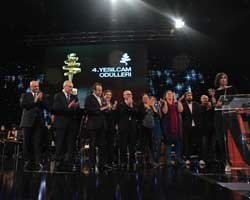 "4. Yeşilçam Ödülleri"... ÇOĞUNLUK GECEYE DAMGASINI VURDU!