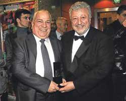 Metin Akpınar... KÜFÜR ETTİ, SALONU TERKETTİ!