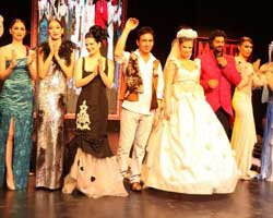 Erkan Eken... KOLEKSİYONUYLA ÇEVRE KİRLİLİĞİNİ BOYKOT ETTİ!