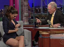 Eva Longoria... CANLI YAYINDA CEKETİ AÇILINCA !..