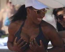 Serena Williams... MIAMI SAHİLİNDE BİKİNİLİ GÖRÜNTÜLENDİ.