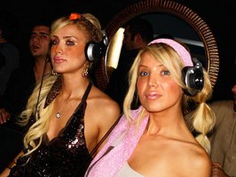 Esra-Ceyda Ersoy... KONDOMLU TACİZDEN ŞİKAYETÇİ OLDULAR!