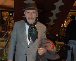 Tuncel Kurtiz... RAMİZ DAYI ALIŞVERİŞTE!