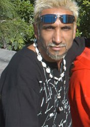 Tarık Mengüç... "BAKKAL" DEĞİL, "LOKANTA" ŞARKILARI YAPIYOR...