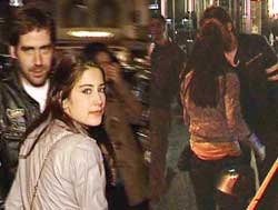 Hazal Kaya... FERİHA'DAN VEDA ÖPÜCÜĞÜ!