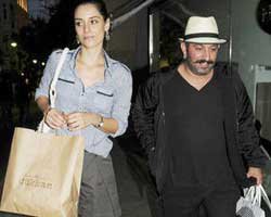 Cansu Dere-Cem Yılmaz... AŞK TATİLİ!