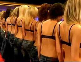 BİR DAKİKADA 57 SÜTYEN AÇTI!