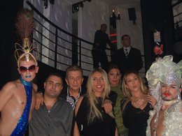 AMERİKAN KABERELERİ GİBİ GALA GECESİ...