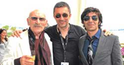 Tuncel Kurtiz... CANNES'DA GÖZYAŞLARINI TUTAMADI!