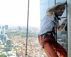 İSTANBUL ÖRÜMCEK ADAM'I ZORLADI!