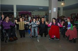 Murat Kurşun?   HASTALARA İLAÇ NİYETİNE ŞARKI SÖYLEDİ?