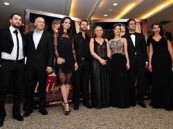 "Türkan"... GALADA OYUNCULARA PLAKET!