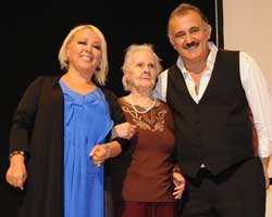 Safiye Soyman-Faik Öztürk... YAŞLILARA ANLAMLI DESTEK!