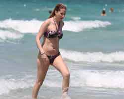 Tuğba Özerk... SEZONUN İLK BİKİNİLİ POZLARINI VERDİ!