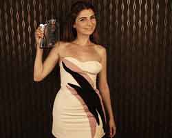 Ece Özdikici... ÖDÜLE DOYMUYOR!