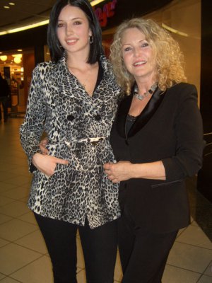 Suna Yıldızoğlu-Yasemin Allen... KIZI BOYUNU GEÇTİ!..