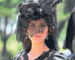 Bergüzar Korel... KOCASINDAN AYRI KALAMADI!