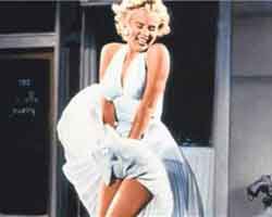 Marilyn Monroe... EFSANE ELBiSESİ 4.6 MiLYON DOLARA ALICI BULDU!