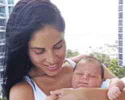 Irmak Ünal... KIZIYLA POZ VERDİ!