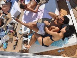 İbrahim Toroman... SEVGİLİYLE EROTİK TATİL POZLARI...