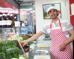 Popstar Bayhan... ÇİĞKÖFTECİ OLDU!