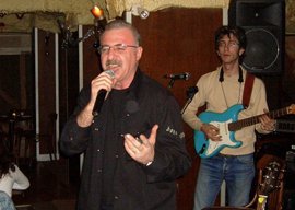 Akademisyen Rockçı İsmet Arıcı?BAZI POPÇULAR "EROTİK TEKERLEMECİ"!..