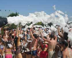 AQUA MARİNE DE  KÖPÜKLE DANS!