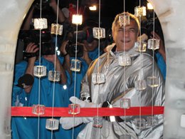 Mehmet Ali Erbil? BUZ ODASINI BUZ GİBİ ESPRİLERLE AÇTI !..