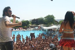 İsmail YK?   SU PARKINDA SEKSİ ŞOV?