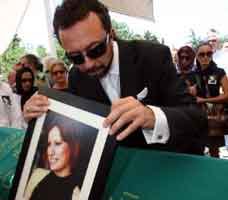 Burçin Bildik... EŞİNİ DAMATLIĞI İLE UĞURLADI!