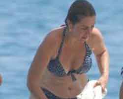 Zuhal Olcay... YILLAR SONRA BİKİNİLİ GÖRÜNTÜLENDİ!